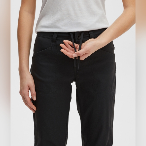 MEC Terrena Stretch Pants Hiking Black Size 4 Inseam 29.5" - Picture 2 of 14